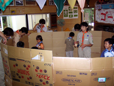 ダンボールハウス [1/4] pa033932