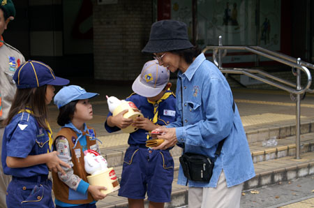 赤い羽根募金活動 [1/4] pict2416