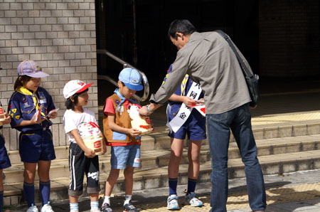 赤い羽根募金活動 [2/4] pict2428