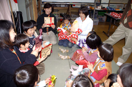 プレゼントはな～に? [6/7] pict3198