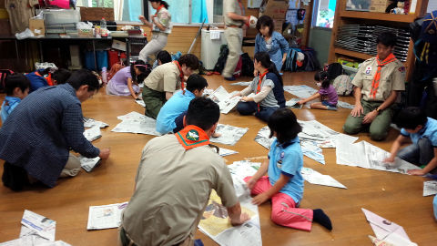 しんぶんしであそぼう [1/4] dsc_2187