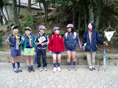 組集会 ～岩崎城まつりでの緑の募金活動、ハイク [2/4] p4041186