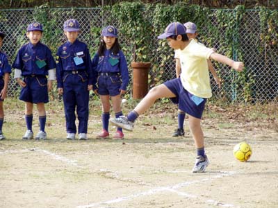 地区カブスカウト ～キックベース大会 [4/9] pb160057
