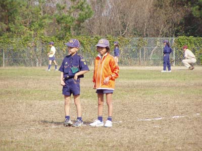 地区カブスカウト ～キックベース大会 [5/9] pb160061