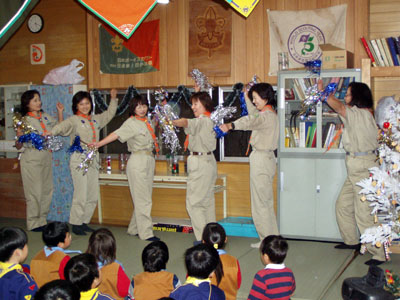 隊集会 ～ クリスマス会 [7/9] pc180078