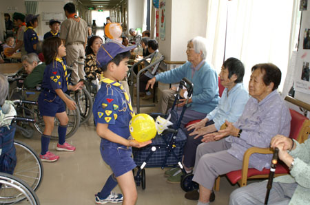 老人保健施設慰問 [5/6] pict0709