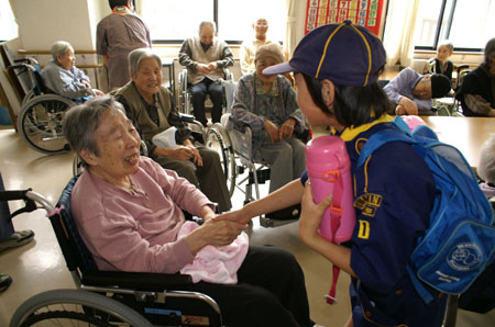 老人保健施設慰問 [6/6] pict0720