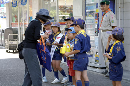 組集会(赤い羽根募金・ロープ結び) [2/4] pict7181