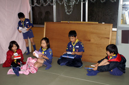 隊集会(クリスマス会) [4/6] pict0546