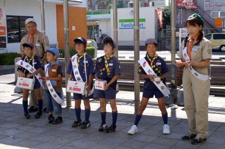 組集会(赤い羽根募金) [1/4] pict2984