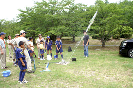 隊集会(ペットボトルロケット作り) [4/4] pict9215