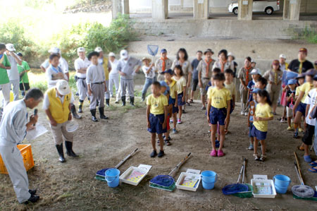 隊集会(水生生物調査) [1/3] pict9415