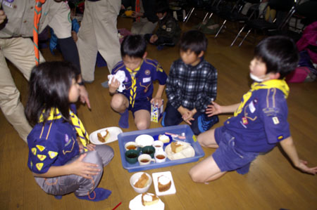 隊集会(クリスマス会) [3/3] pict0210