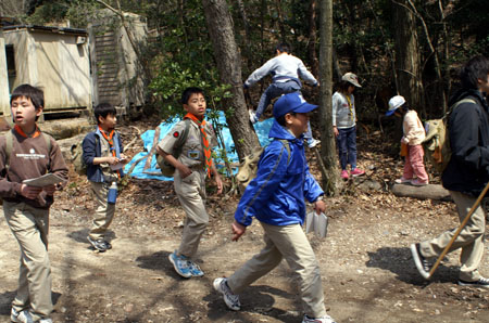 班集会 (シロクマ、トナカイ、ワシ班) [3/3] p060409_07