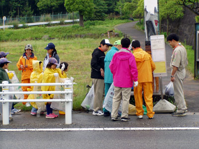 隊集会 ～ ゴミゼロ運動 [1/4] p5280045