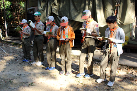 班集会(テント片付け・ロープ結び) [1/3] img_9497